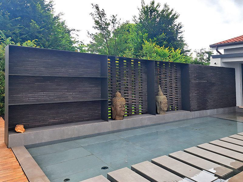 arredo piscina in metallo